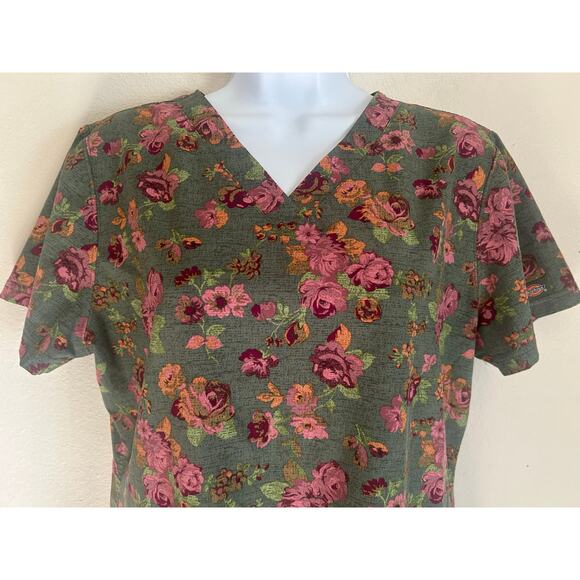 Woman's Dickies Scrub Top Size Medium Army Green W/ Pink Floral Pattern - Picture 3 of 9